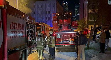 Kağıthane'de 5 katlı iş hanında yangın