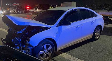 Kağıthane'de zincirleme kaza: Kopan bariyer minibüse böyle çarptı