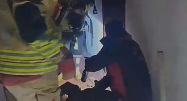 Kahramanmaraş'ta çıkan yangında evde mahsur kalan vatandaşı itfaiye kurtardı