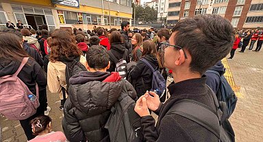 Kahramanmaraş'ta öğrenciler, saldırıda hayatını kaybedenler için dua etti