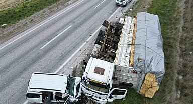 Kamyon ve tankerin karıştığı kazada faciadan dönüldü