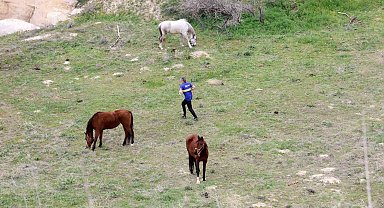 Kapadokya'da sporcular hem zamana hem zorlu doğa şartlarına meydan okudu