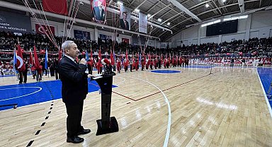 Karabük'te 23 Nisan coşkusu spor salonuna sığmadı