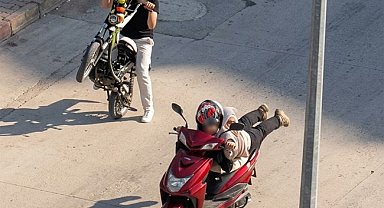 Karabük'te tehlikeli adrenalin: Gençlerin bazıları trafikte tehlikeli akrobasi yaptı, diğeri şelale sularında mahsur kaldı