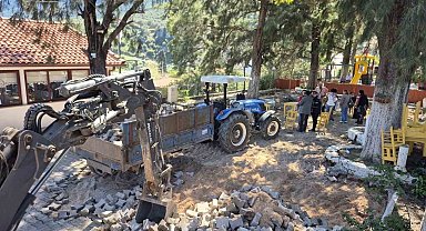 Karaburun'da Nergis Çay Bahçesi'nin çocuk parkı yapılması protesto edildi