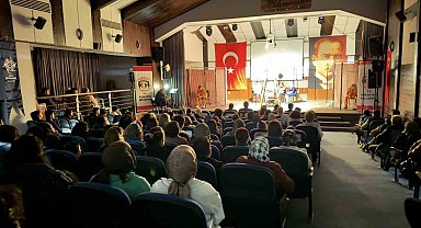 Karacasu'da "Hepimiz Mahkumuz" oyunu büyük ilgi gördü