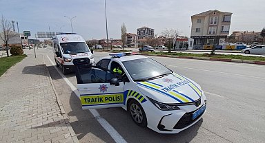 Karaman'da otomobile çarpan motosikletli yaralandı