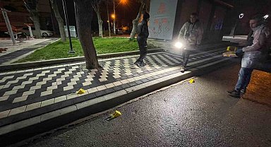 Karaman'da tüfekle rastgele ateş açıldı: Saçmalar otomobil ile binaya isabet etti