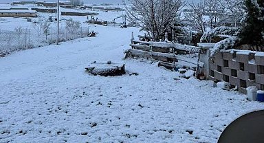 Karapınar'da nisan ayında kar yağışı
