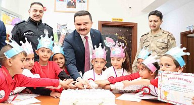 Karayazı Karşıyaka İlkokulu'nda okuma bayramı coşkusu