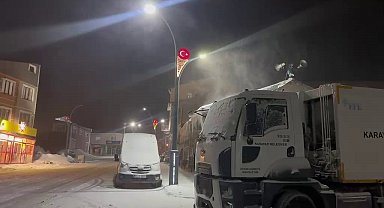 Karayazı'da kar ve tip etkili