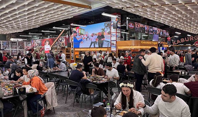 Karnaval esnafın yüzünü güldürdü, kebapçılar doldu taştı