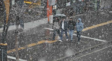 Kars'ta kar ve tipi: 33 köy yolu ulaşıma kapandı