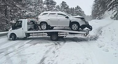 Kars'ta kar yağışı kazaya neden oldu: Kazda 1 kişi yaralandı