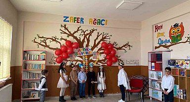 Kars'ta köy okulunda tiyatro coşkusu: Öğrencilerden renkli gösteri