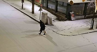 Kars'ta Nisan sürprizi: Şehir merkezi 5 dakikada beyaza büründü