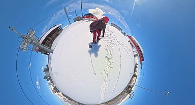 Kars'ta nisanda kar macerası: Zirveye yürüyüp bahar ortasında snowboard yaptılar