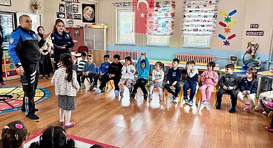 Kars'ta polis öğrencilerle buluştu