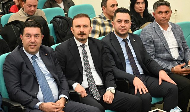 Kars'ta, "Zirvede Kadın" paneli yoğun ilgi gördü