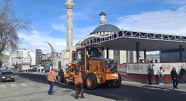 Kars'ta şehir içi yollar yenileniyor: Caddelere karayolları eli değdi