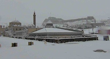 Kars'ta yer gök beyaz: Kar kalınlığı 30 santimi aştı