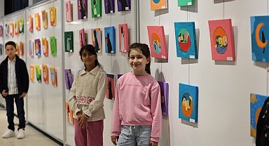 Kartepe'de minik ressamların eserleri Sanat Evi'nde sergileniyor