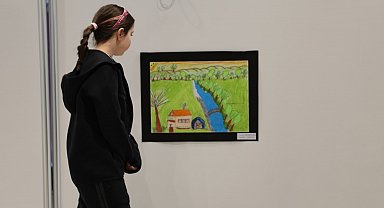 Kartepe'de öğrencilerin 23 Nisan temalı eserleri sergileniyor