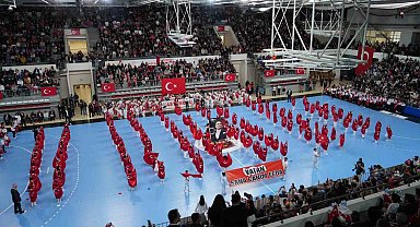 Kastamonu'da 23 Nisan coşkusu: Çocukların gösterileri ayakta alkışlandı