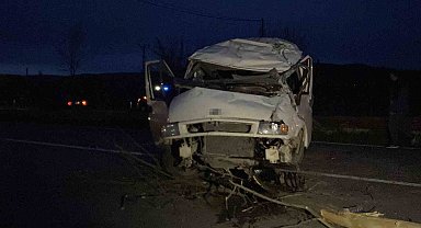 Kastamonu'da minibüs ile hafif ticari araç çarpıştı: 7 yaralı
