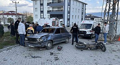 Kastamonu'da otomobil ile motosiklet çarpıştı: 3 yaralı