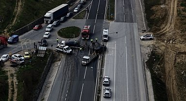 Kavşakta feci kaza: Araçlarda sıkışan sürücüleri itfaiye kurtardı