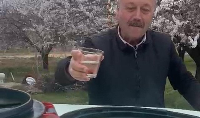 Kayısı bahçelerinde "zemzemli" ilaçlama