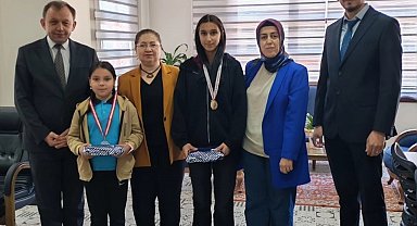 Kaymakam Doğru, başarılı öğrencileri makamında ağırladı