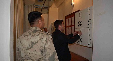 Kaymakam Sarı, jandarmayla bir araya geldi