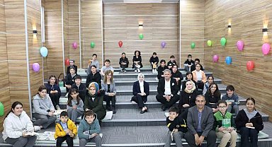 Kaymakam ve Başkan çocuklarla kitap okudu