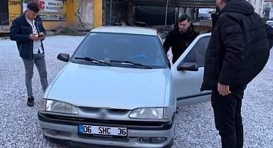 Kazaya yapınca plakaları söküp kaçtı ama polisten kaçamadı