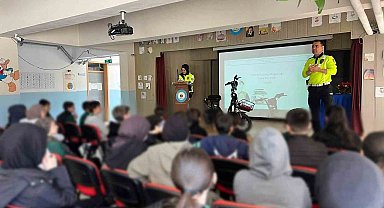 Kemah'ta öğrenci ve öğretmenlere trafik eğitimi verildi