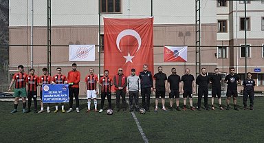 Kemaliye'de Polis Haftası'nda dostluk maçı düzenlendi