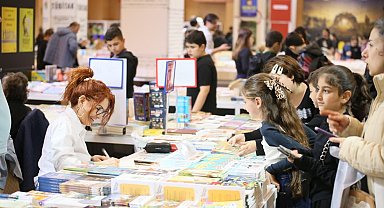 Kepez Kitap Fuarı kitapseverlerin akınına uğruyor