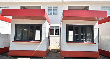 Kepez'e kırmızı-beyaz modern ekmek büfeleri