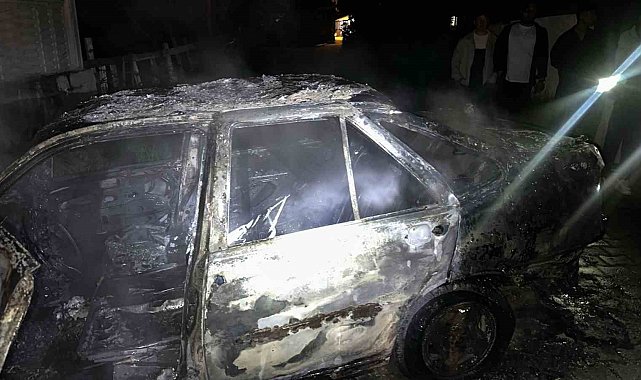 Keşan'da park halindeki otomobilde çıkan yangın söndürüldü