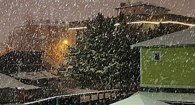 Kış geri geldi: Aşkale'de kar yağışı hayatı olumsuz etkiliyor