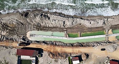 Kıyı erozyonunun tahrip ettiği Karasu sahilinde önlemler alınıyor