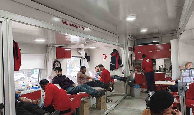 Kızılay'ın Ahlat'taki kan bağışına vatandaşlardan yoğun ilgi