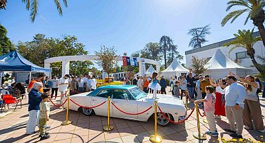 Klasik Otomobil Sergisi ziyaretçilerini zaman yolculuğuna çıkardı