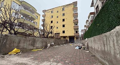 Kolonlarından çatlama sesi geldiği için tahliye edilmişti: O bina için yıkım kararı çıktı