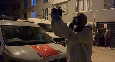 Komşuların kokulardan rahatsız olduğu daireden genç adamın cesedi çıktı