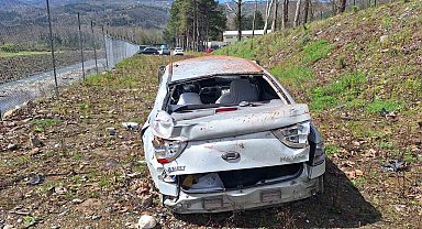 Kontrolden çıkan otomobil cezaevi bahçesine uçtu