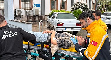 Kontrolden çıkan otomobil elektrik direğine çarptı: 3 yaralı