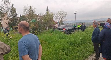 Kontrolden çıkan otomobil, kaldırımda yürüyen 17 yaşındaki genci hayattan kopardı